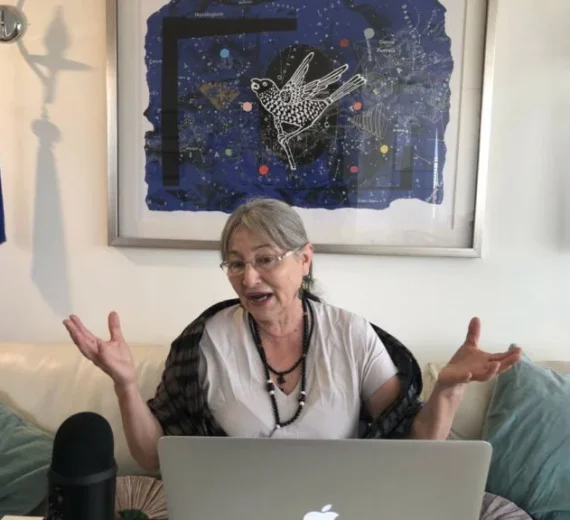 sylvia-galleguillos-ensenando-online-768x576